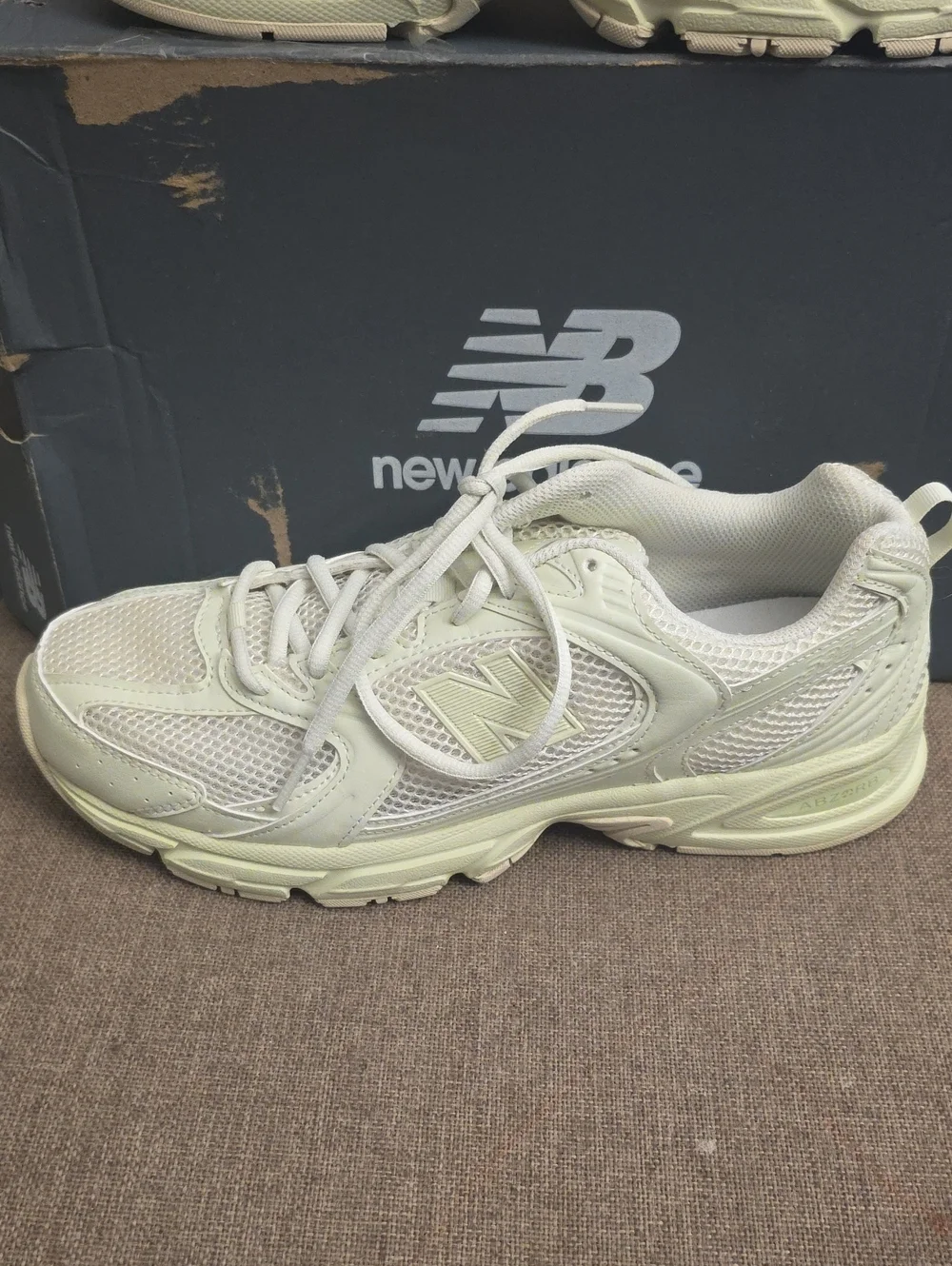 NIB: Unisex New Balance Tennis Shoes